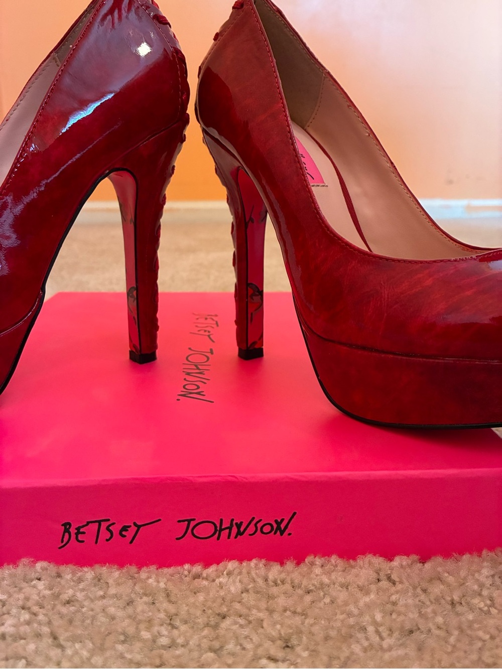 Betsy Johnson red Dita platform corset pumps s7 almost new worn 1x 👠👠 - Picture 10 of 11